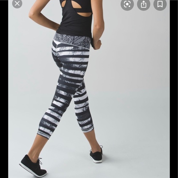 Lululemon Wunder Under Shady Palms Crop Black 4 - Picture 1 of 7